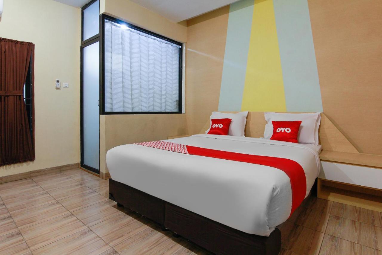 Capital O 3476 Millenium Inn 棉兰 外观 照片