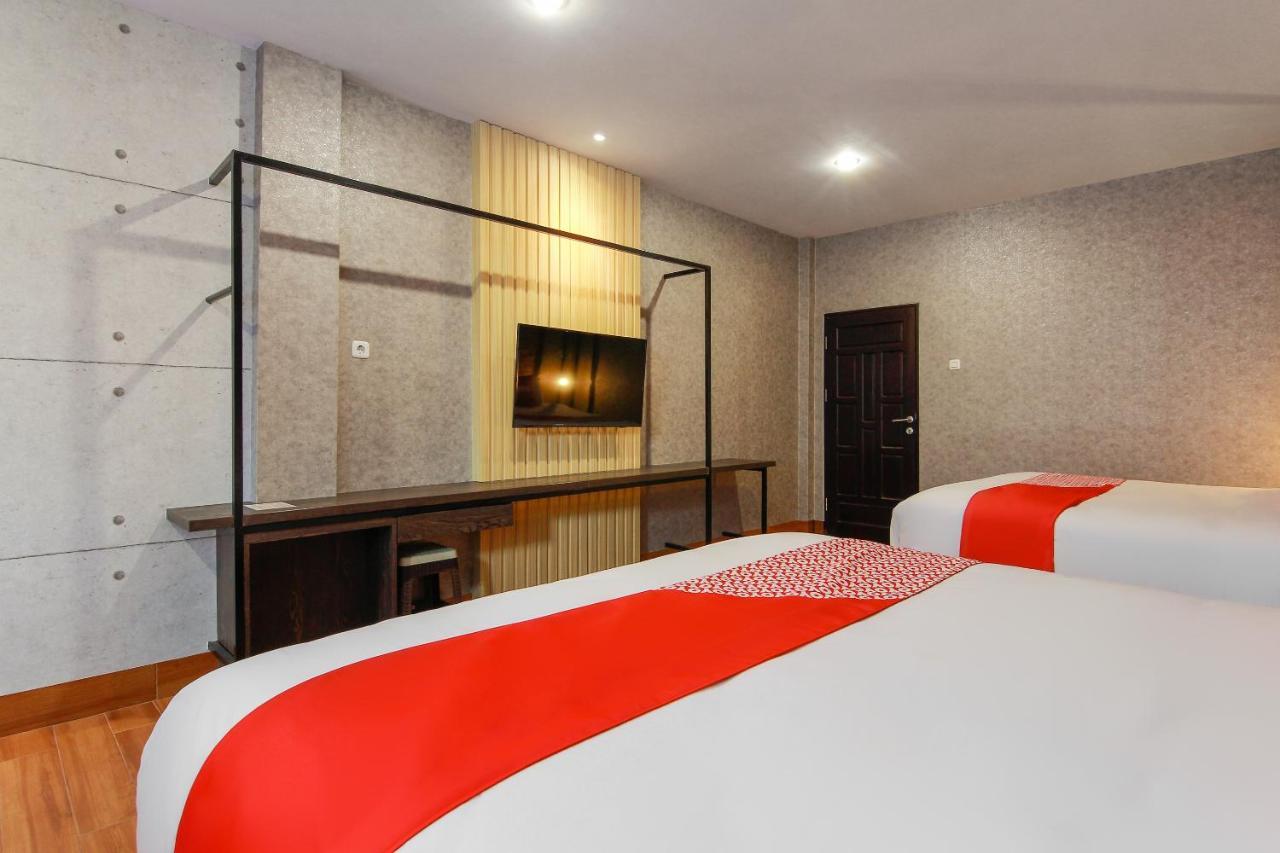Capital O 3476 Millenium Inn 棉兰 外观 照片
