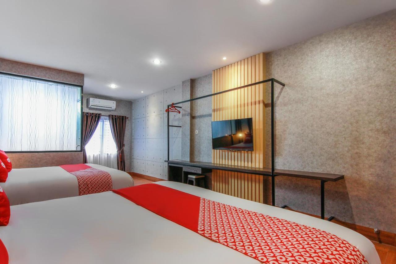Capital O 3476 Millenium Inn 棉兰 外观 照片